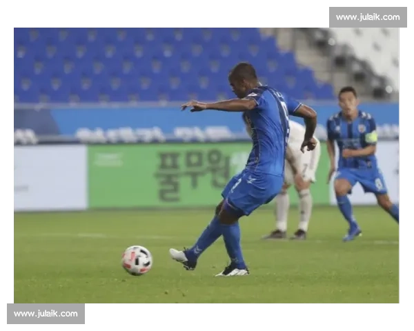 青岛中能主场迎战上海申鑫冲击积分榜关键对决前瞻赛季走势与阵容看点解析